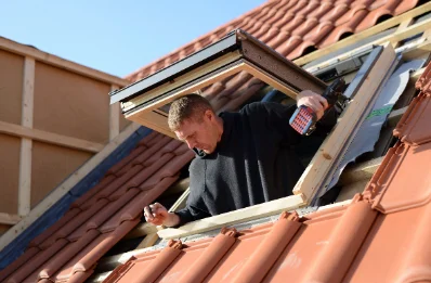 Pose de fenêtres de toit Velux à Pussigny